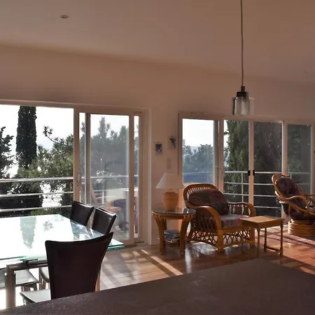 Novi Escape 1 Beachfront With Balcony アパート ノヴィ・ヴィノドロスキー