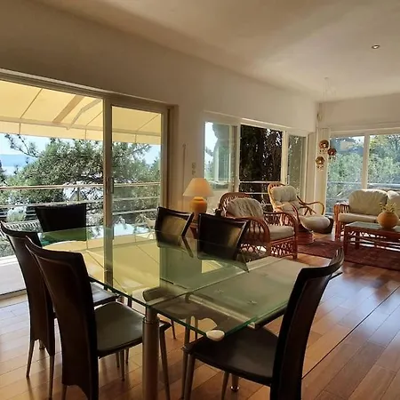 Novi Escape 1 Beachfront With Balcony