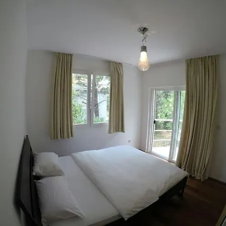 Novi Escape 1 Beachfront With Balcony נובי ווינודולסקי