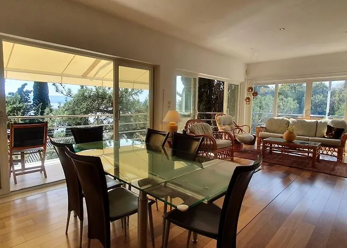 Novi Escape 1 Beachfront With Balcony