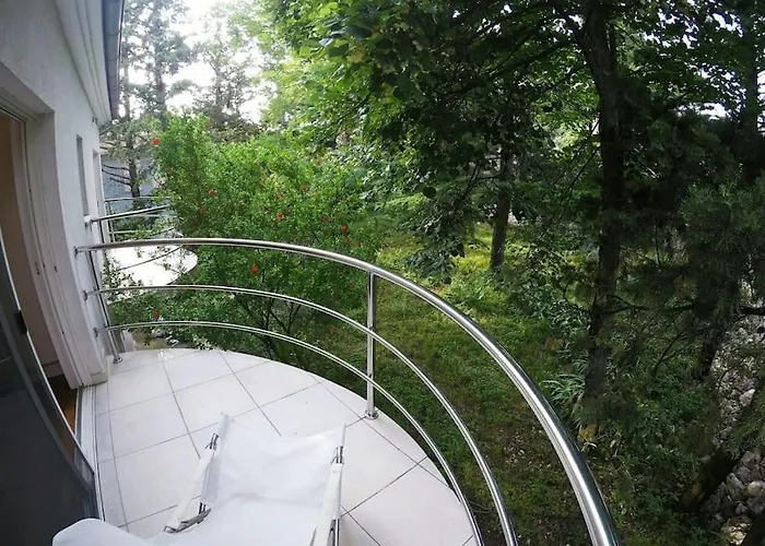 Novi Escape 1 Beachfront With Balcony