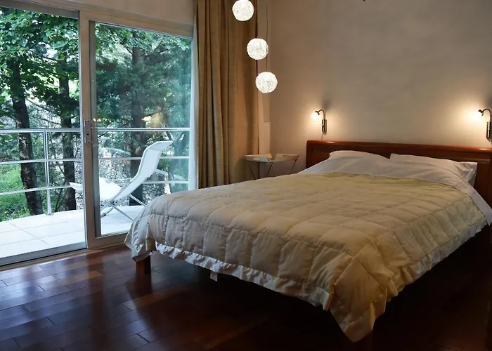 Novi Escape 1 Beachfront With Balcony